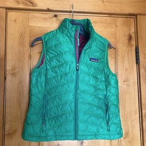 Patagonia vest - true green with pink lining